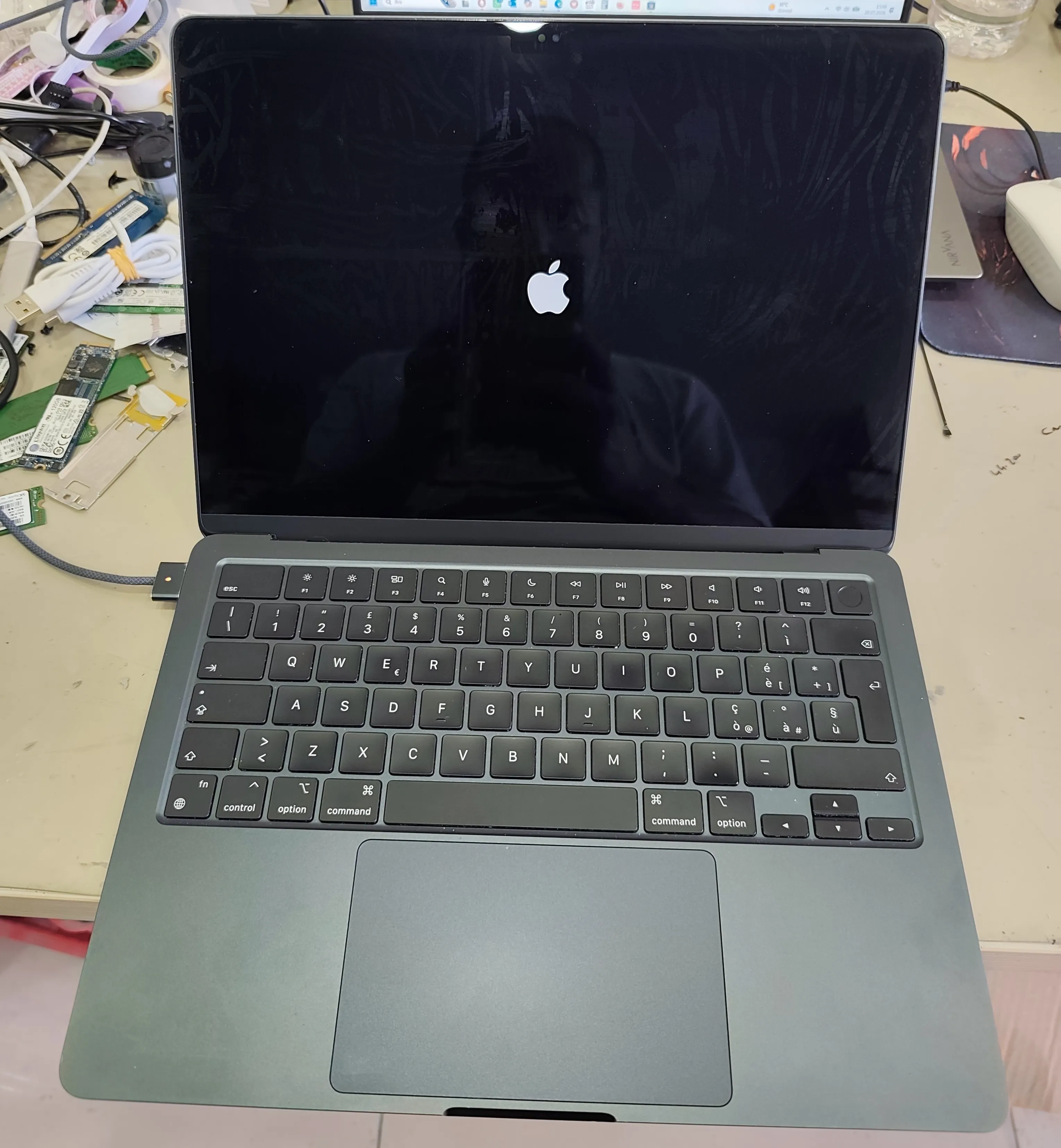 Apple Macbook m2 - M2 8 GB 256 GB price_label: 24000 TL