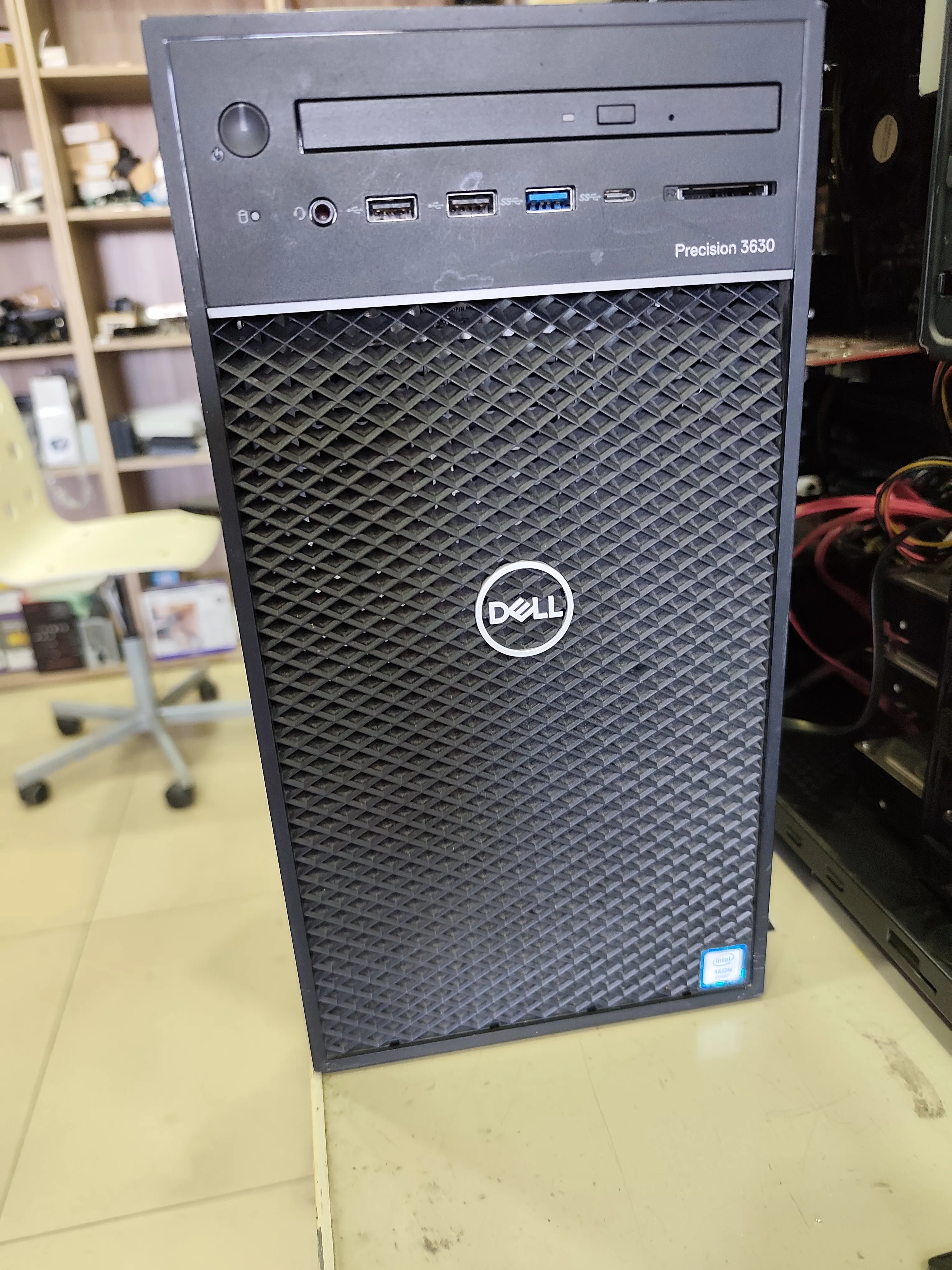Dell Dell server precision - Xeon e2124 16 GB ddr4 256 GB sata ssd price_label: 18500 TL